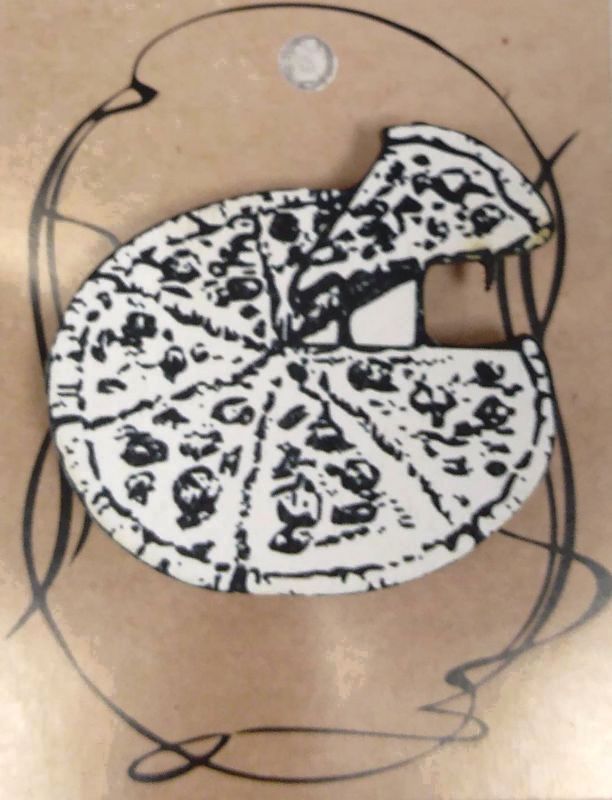 ЗН0008 Стильный деревянный значок "Черно-белая пицца"