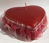 Уценка. Е75300 Свеча сердце красное большое 120х120х40мм в подарочном обрамлении тканью с рюшечками