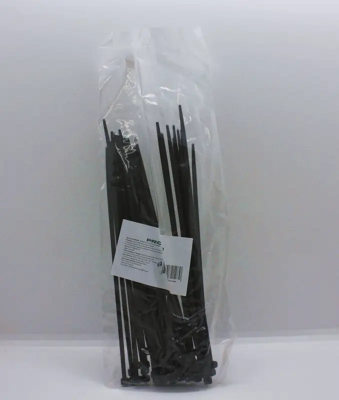 Набор из 50 хомутов-зажимов. Размеры: длина: 200 мм, ширина: 3,6 мм. Цвет: черный