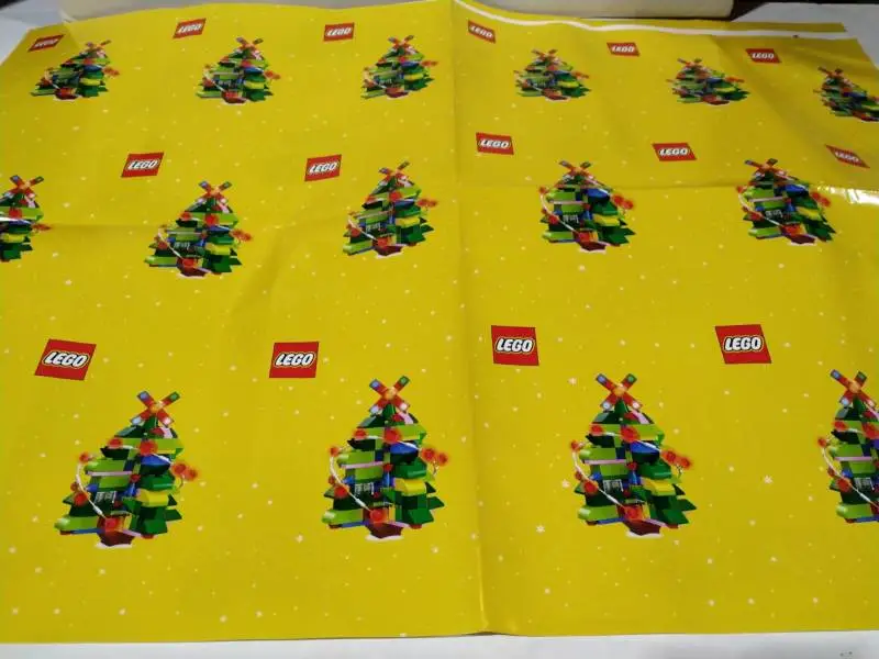 LEGO плотная фирменная упаковочная бумага - 3 листа с разными рисунками (2 желтых и 1 белый). В вакуумной упаковке