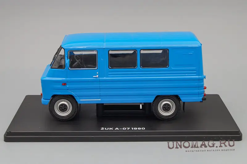 Легендарные советские автомобили ZUK A07 синий, 1:24